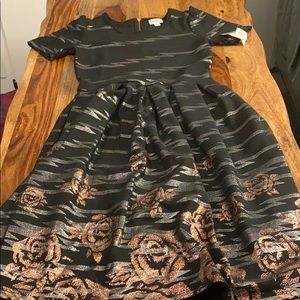 Lularoe AMELIA NWT HAS POCKETS